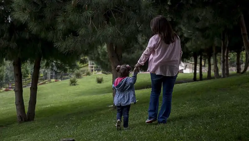 Yargıtay'dan Önemli Koruyucu Aile Kararı: Görüşme Hakları Belirlendi