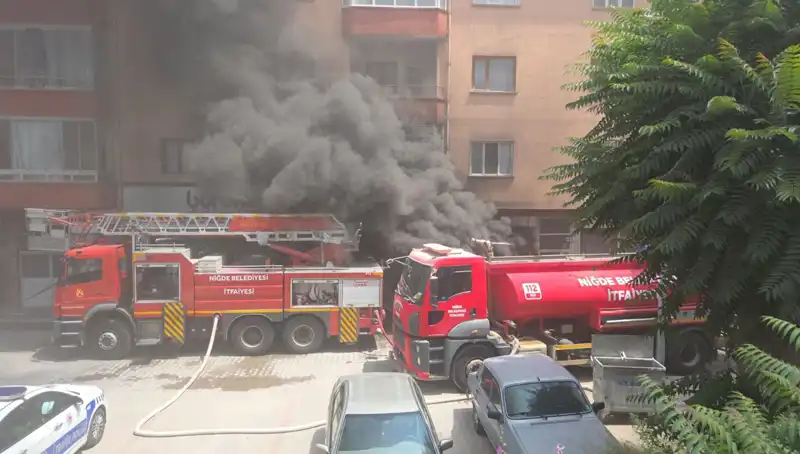 Niğde'de Beyaz Eşya Deposunda Büyük Yangın: Nedenleri ve Son Gelişmeler