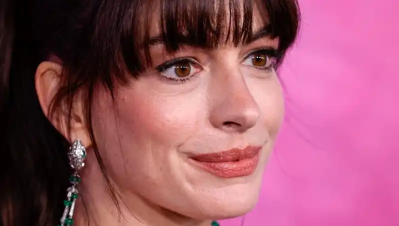 Hollywood Yıldızlarının Şoke Edici Estetik Trendine Genel Bakış