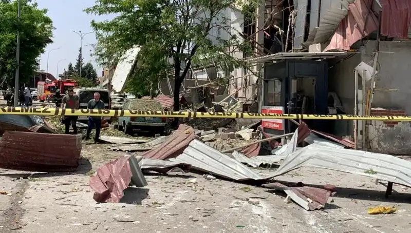 Gaziantep'te Fabrika Patladı: Çok Sayıda Yaralı Var!