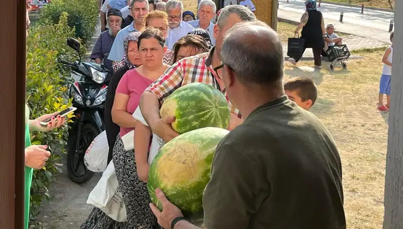 Tarlalarda Hasat Zamanı: Ürünler Bedava Dağıtılıyor!