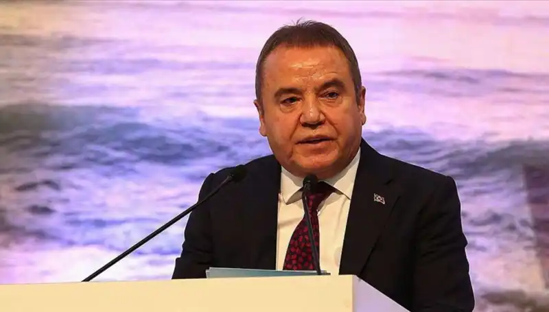 Antalya'nın Başarılı Lideri: Muhittin Böcek'in Hayatına Dair Her Şey