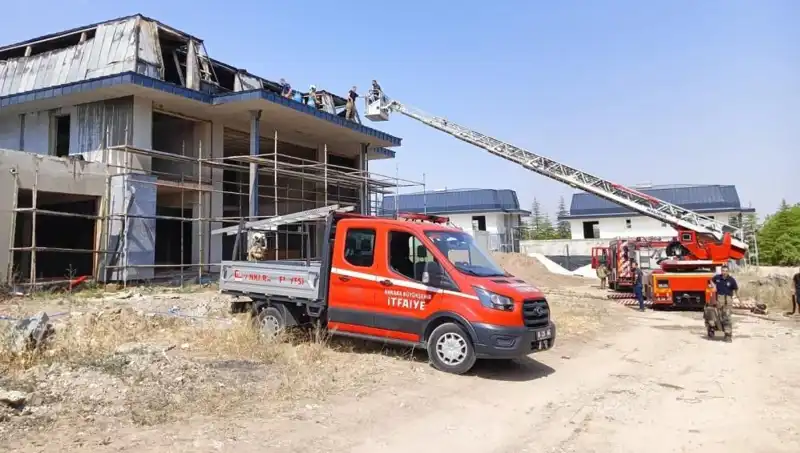 Gölbaşı'nda Villaları Tehdit Eden Yangın: Panik ve Kahreden Görüntüler