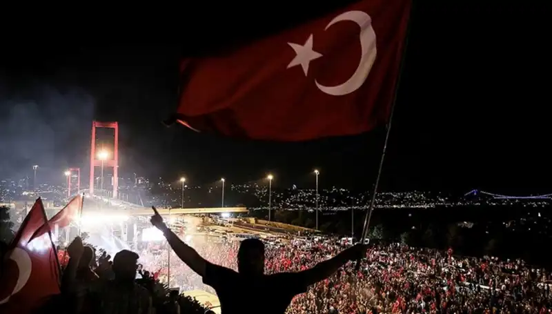 15 Temmuz'un Anısına: "En Uzun Gece" Oyunu Külliye'de Sahnelenecek