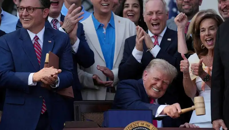 Trump, "Büyük, Güzel Yasa Tasarısı"nı İmzaladı: Ekonomide Yeni Dönem Başlıyor
